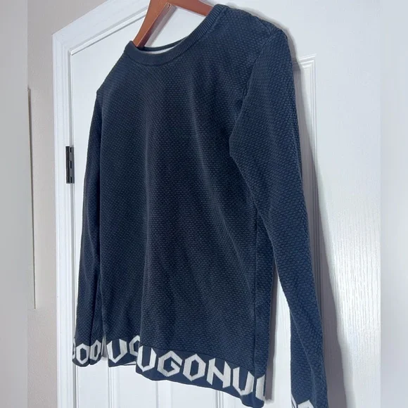 Hugo Boss Black Knit Top - Gently used - men’s medium - Picture 4 of 7